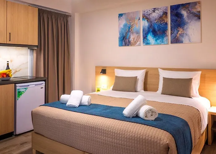 Nicole Rooms